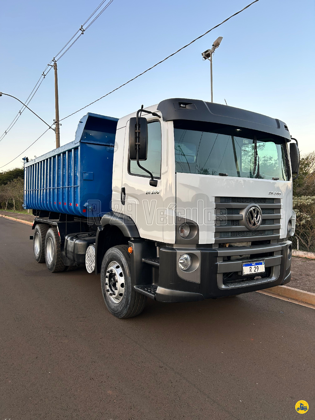 CAMINHAO VOLKSWAGEN VW 26260 Caçamba Basculante Truck 6x4 R29 Caminhões IRACEMAPOLIS SÃO PAULO SP